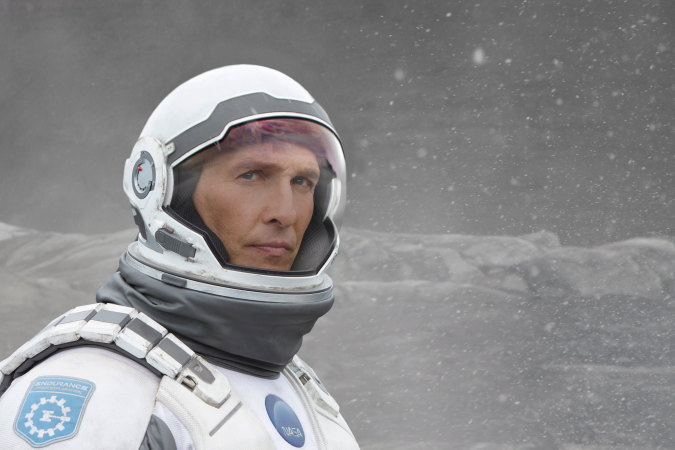 Interstellar: Niemand schaut so schön nachdenklich in den Weltraum wie Matthew McConaughey (Copyright: Warner Bros.)